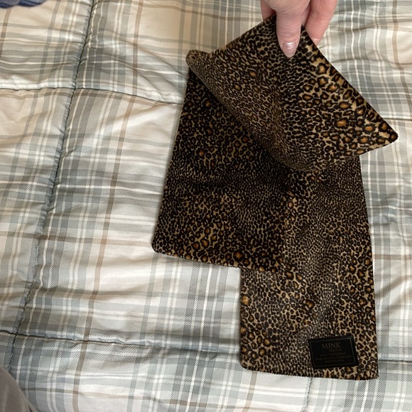New/mink touch 100% polyester velvet leopard panther scarf - Picture 5 of 5